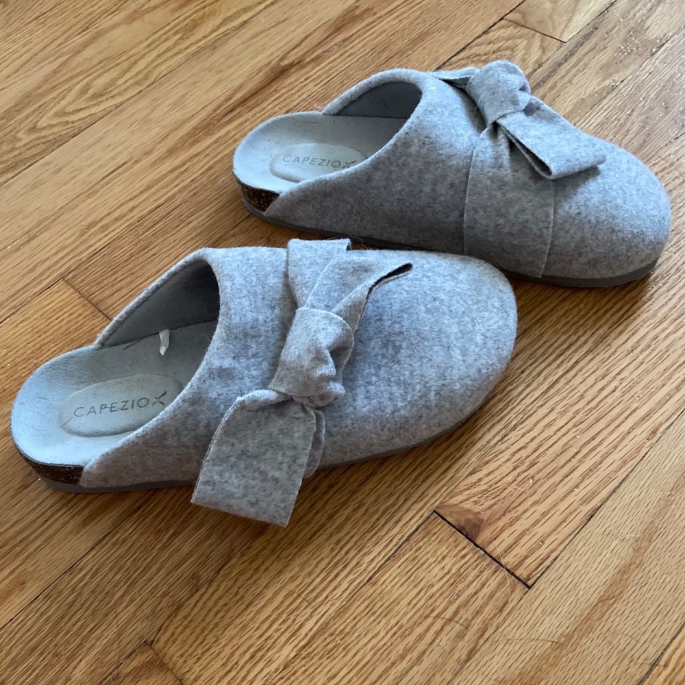 Gray felt slides/clogs, size 9